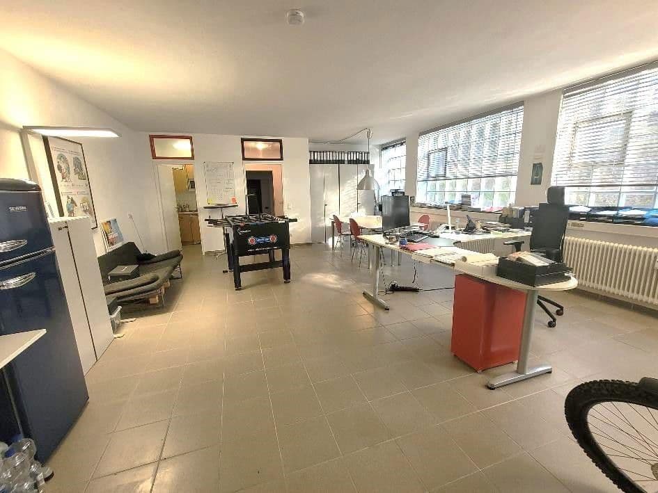 Prenájom kancelárie 85 m², Stuttgart, Bádensko-Wurttembersko Prenájom kancelárie 85 m², Stuttgart, Bádensko-Wurttembersko