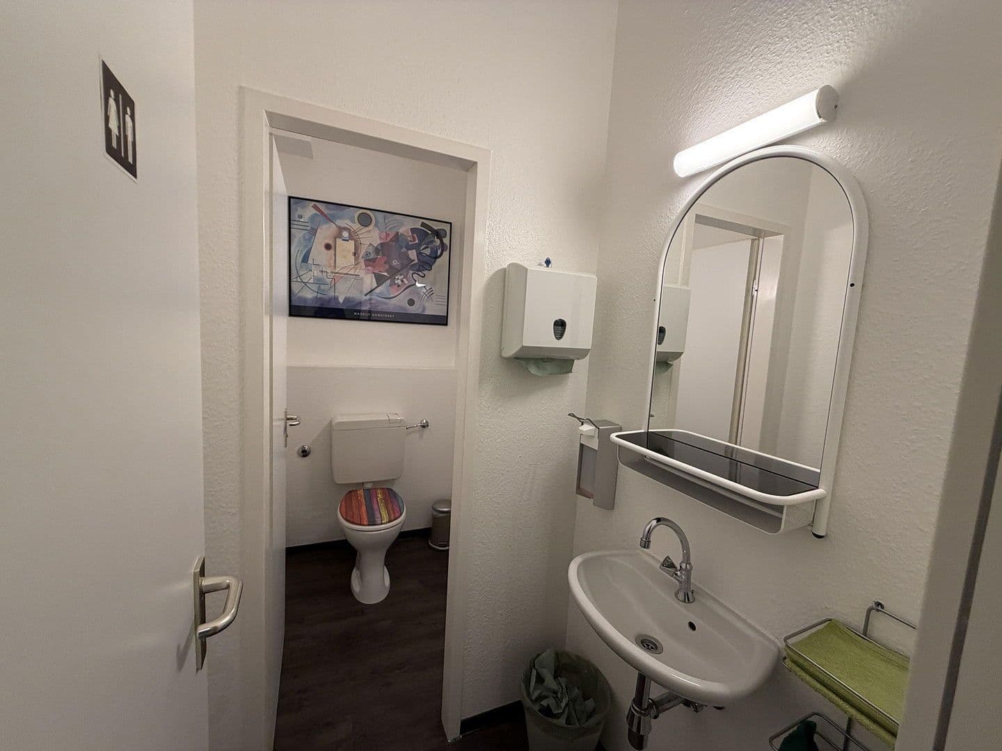 Prenájom kancelárie 129 m², Königsbergerstr. 24, Monheim am Rhein, Severné Porýnie - Westfálsko Prenájom kancelárie 129 m², Königsbergerstr. 24, Monheim am Rhein, Severné Porýnie - Westfálsko