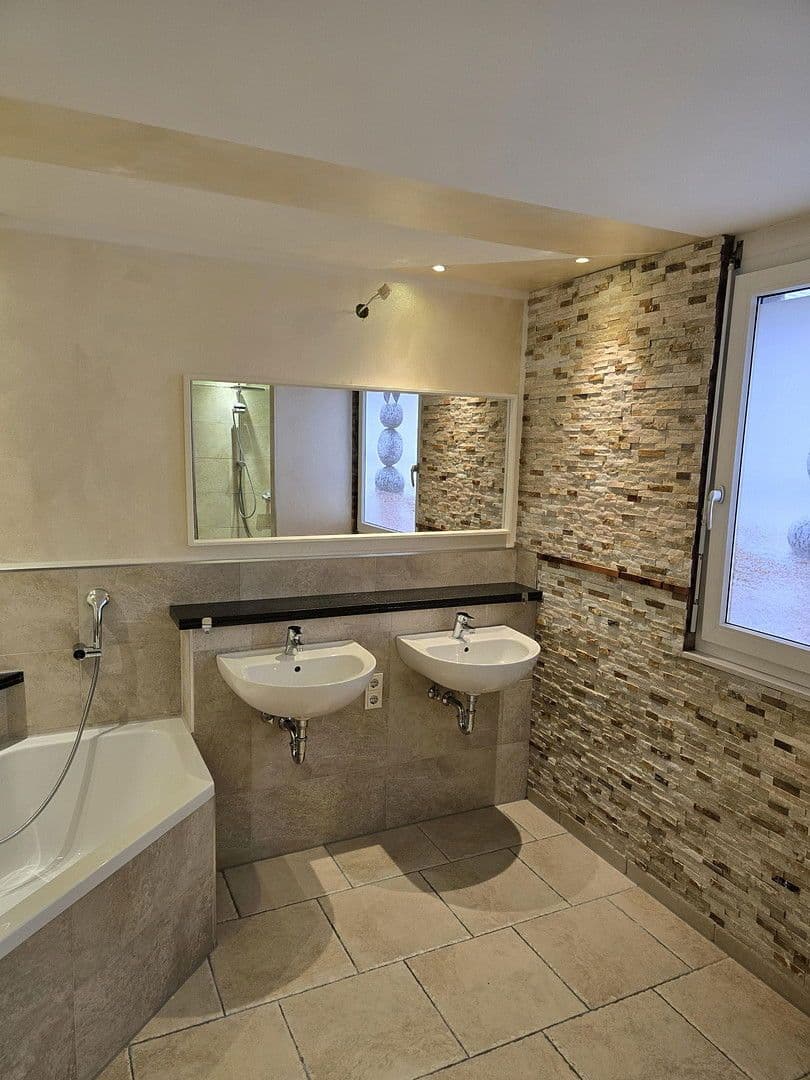 Prenájom domu 120 m², pozemek 237 m², Schmalenhofer Str., 27 A, Velbert, Severné Porýnie - Westfálsko Prenájom domu 120 m², pozemek 237 m², Schmalenhofer Str., 27 A, Velbert, Severné Porýnie - Westfálsko