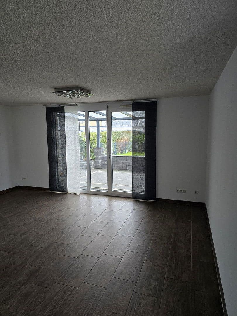 Prenájom domu 120 m², pozemek 237 m², Schmalenhofer Str., 27 A, Velbert, Severné Porýnie - Westfálsko Prenájom domu 120 m², pozemek 237 m², Schmalenhofer Str., 27 A, Velbert, Severné Porýnie - Westfálsko