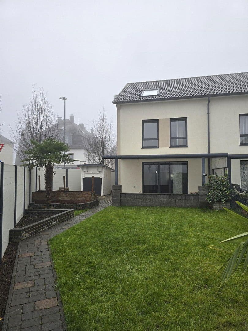 Prenájom domu 120 m², pozemek 237 m², Schmalenhofer Str., 27 A, Velbert, Severné Porýnie - Westfálsko Prenájom domu 120 m², pozemek 237 m², Schmalenhofer Str., 27 A, Velbert, Severné Porýnie - Westfálsko