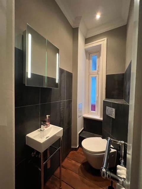 Prenájom bytu 4-izbový 95 m², Hamburg, Hamburg Prenájom bytu 4-izbový 95 m², Hamburg, Hamburg