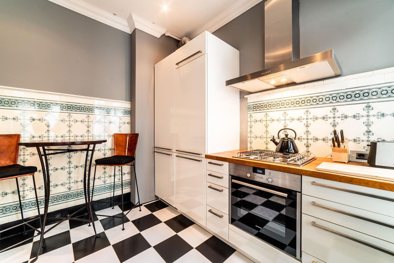 Prenájom bytu 4-izbový 95 m², Hamburg, Hamburg Prenájom bytu 4-izbový 95 m², Hamburg, Hamburg