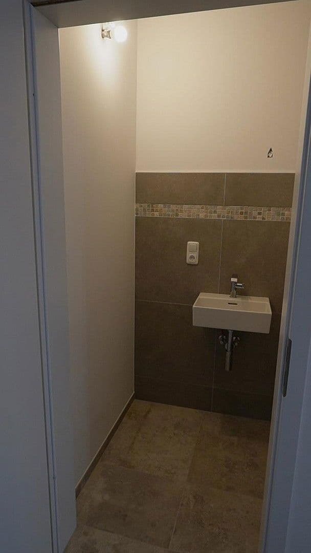 Prenájom domu 178 m², pozemek 280 m², Frankfurt am Main, Hesensko Prenájom domu 178 m², pozemek 280 m², Frankfurt am Main, Hesensko