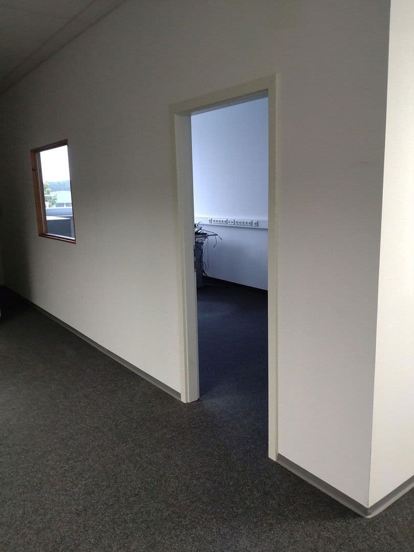 Prenájom kancelárie 174 m², Ziegelstraße 22, Rednitzhembach, Bavorsko Prenájom kancelárie 174 m², Ziegelstraße 22, Rednitzhembach, Bavorsko