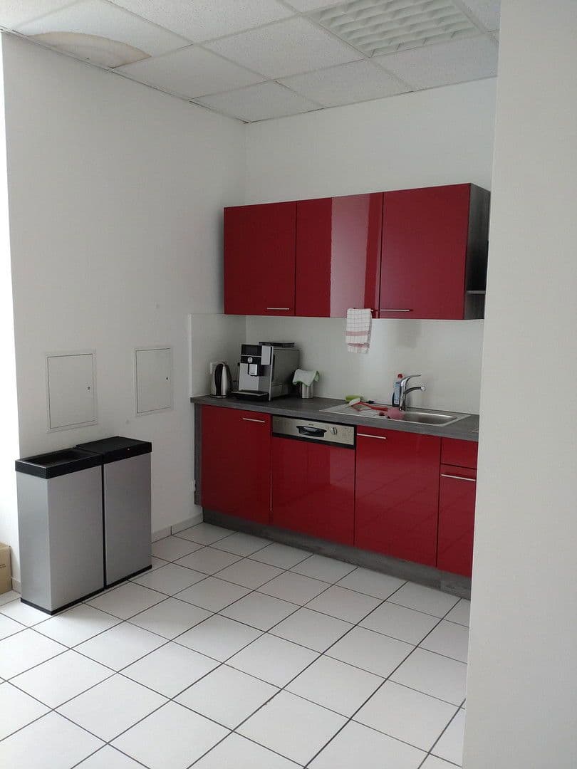 Prenájom kancelárie 174 m², Ziegelstraße 22, Rednitzhembach, Bavorsko Prenájom kancelárie 174 m², Ziegelstraße 22, Rednitzhembach, Bavorsko
