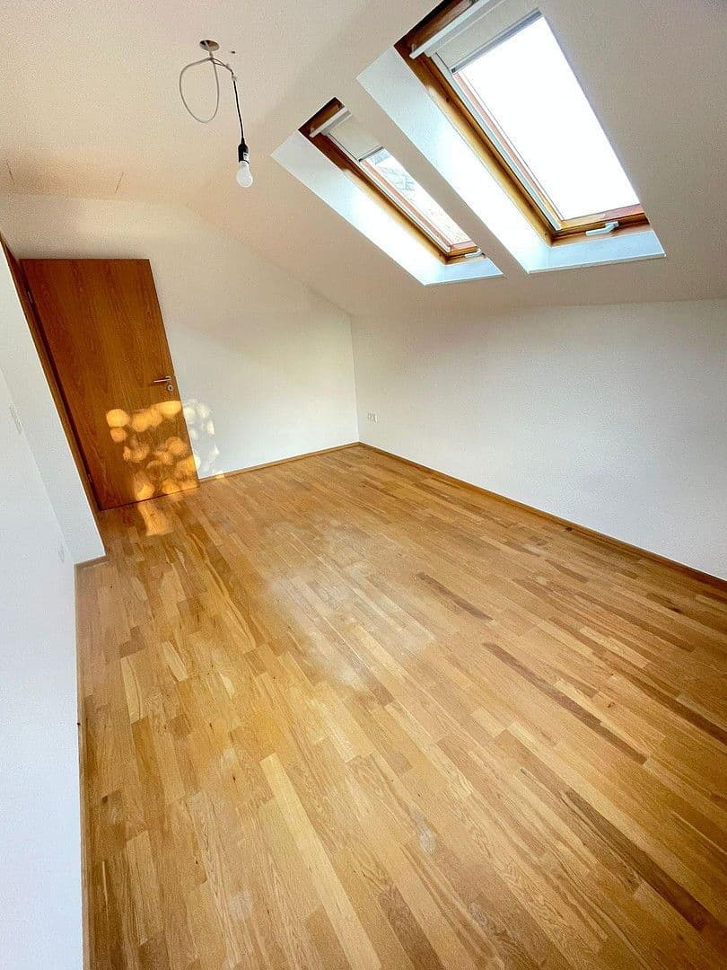 Prenájom bytu 5-izbový 106 m², Rosdorf, Dolné Sasko Prenájom bytu 5-izbový 106 m², Rosdorf, Dolné Sasko