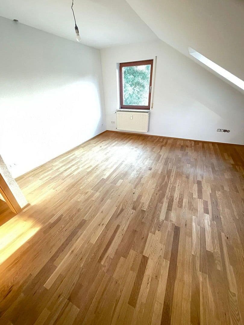 Prenájom bytu 5-izbový 106 m², Rosdorf, Dolné Sasko Prenájom bytu 5-izbový 106 m², Rosdorf, Dolné Sasko