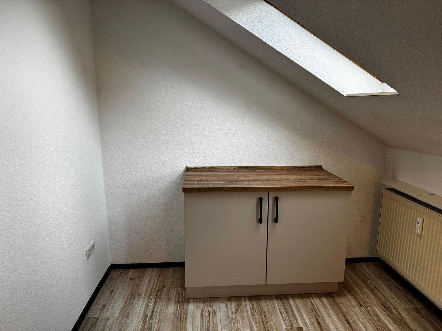 Prenájom bytu 5-izbový 106 m², Rosdorf, Dolné Sasko Prenájom bytu 5-izbový 106 m², Rosdorf, Dolné Sasko