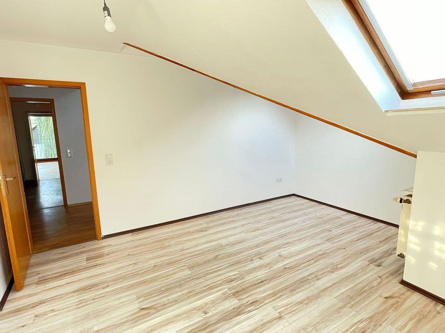 Prenájom bytu 5-izbový 106 m², Rosdorf, Dolné Sasko Prenájom bytu 5-izbový 106 m², Rosdorf, Dolné Sasko