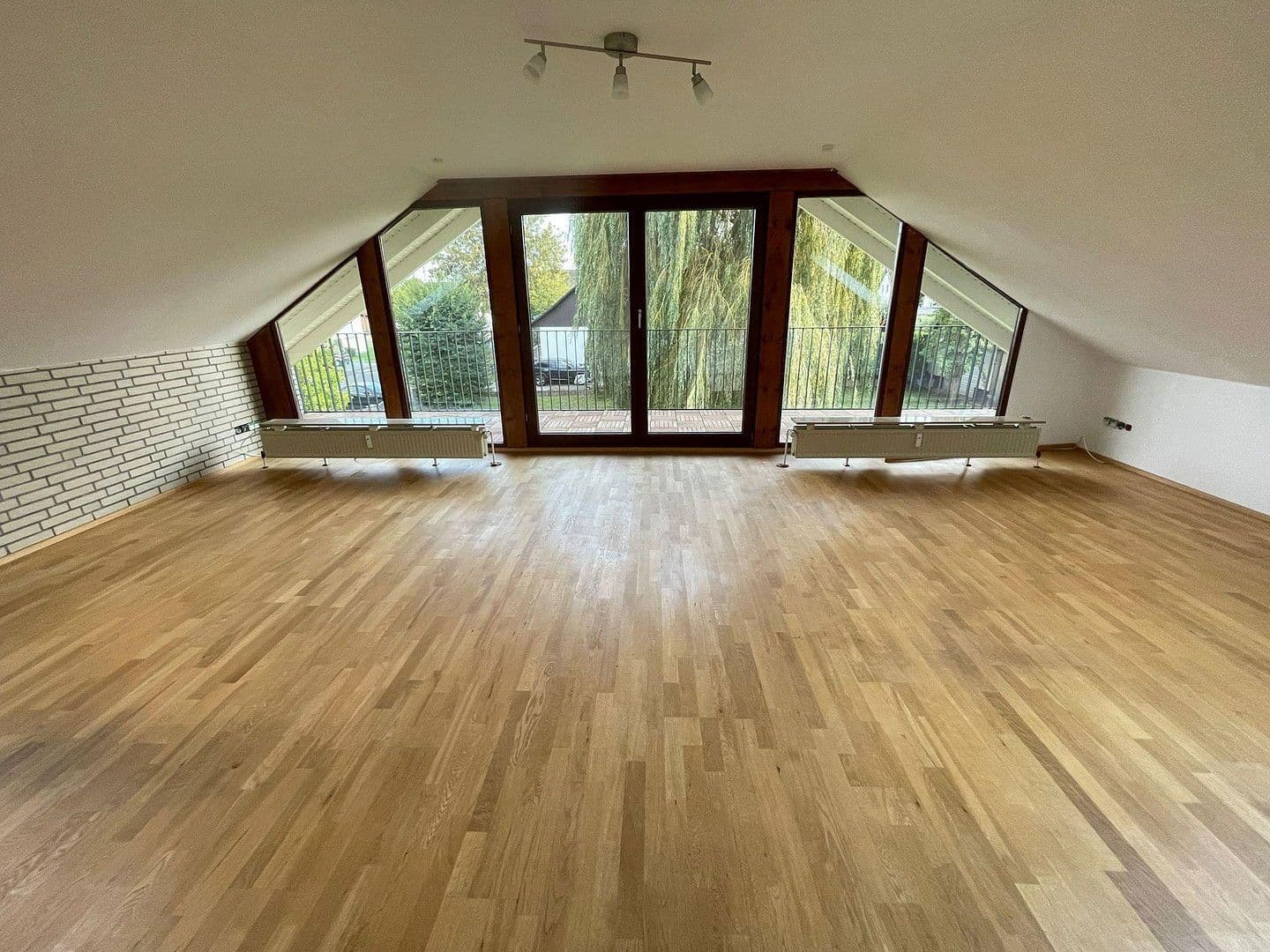 Prenájom bytu 5-izbový 106 m², Rosdorf, Dolné Sasko Prenájom bytu 5-izbový 106 m², Rosdorf, Dolné Sasko