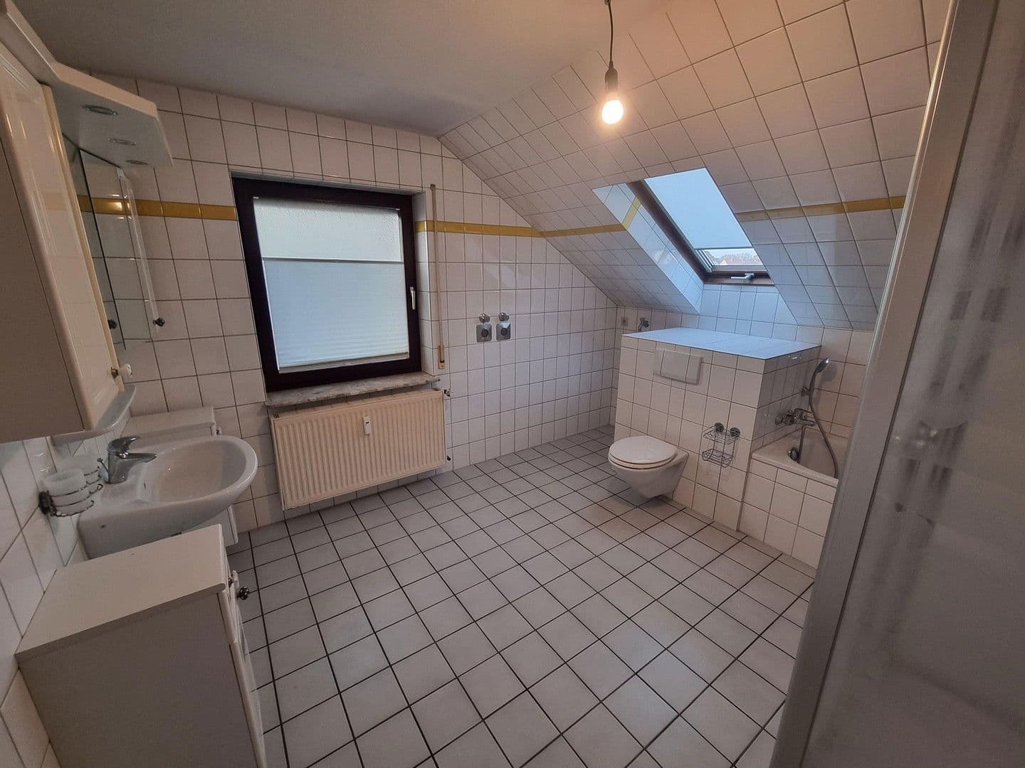 Prenájom bytu 5-izbový 106 m², Rosdorf, Dolné Sasko Prenájom bytu 5-izbový 106 m², Rosdorf, Dolné Sasko