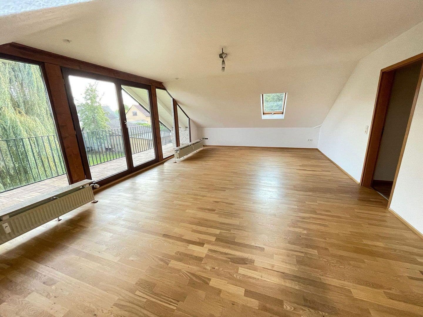 Prenájom bytu 5-izbový 106 m², Rosdorf, Dolné Sasko Prenájom bytu 5-izbový 106 m², Rosdorf, Dolné Sasko