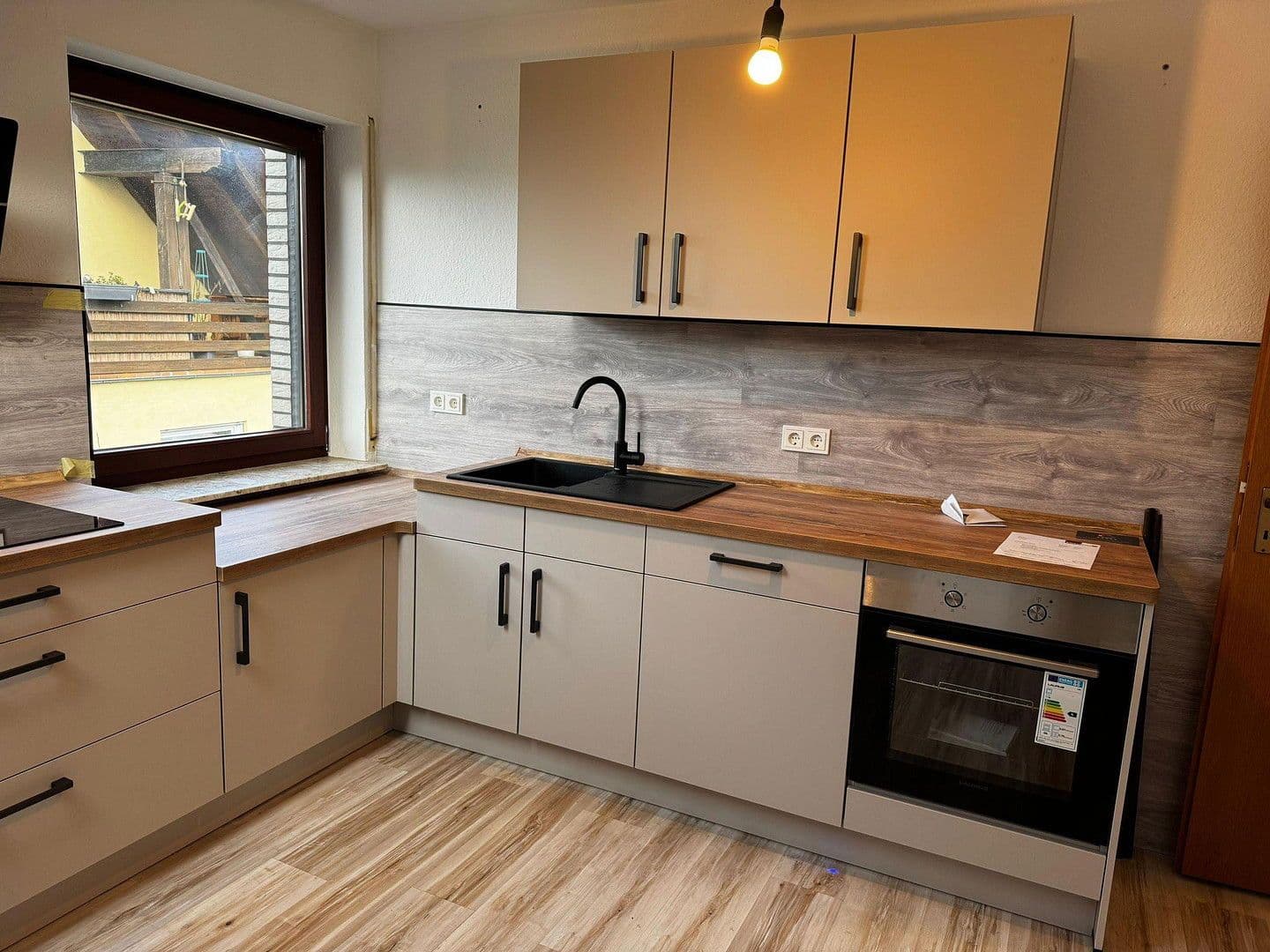 Prenájom bytu 5-izbový 106 m², Rosdorf, Dolné Sasko Prenájom bytu 5-izbový 106 m², Rosdorf, Dolné Sasko