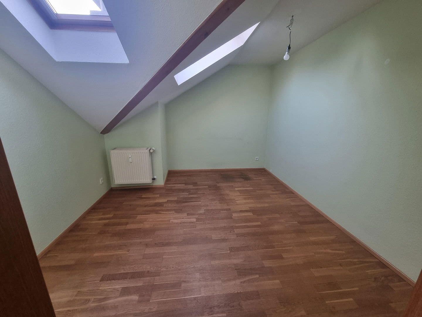Prenájom bytu 5-izbový 106 m², Rosdorf, Dolné Sasko Prenájom bytu 5-izbový 106 m², Rosdorf, Dolné Sasko