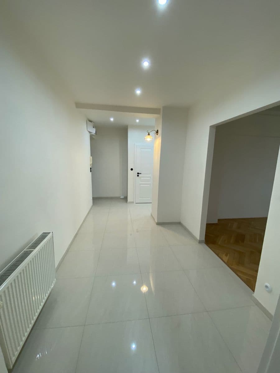 Predaj bytu 3-izbový 82 m², Ortenovo náměstí, Praha, Praha Predaj bytu 3-izbový 82 m², Ortenovo náměstí, Praha, Praha