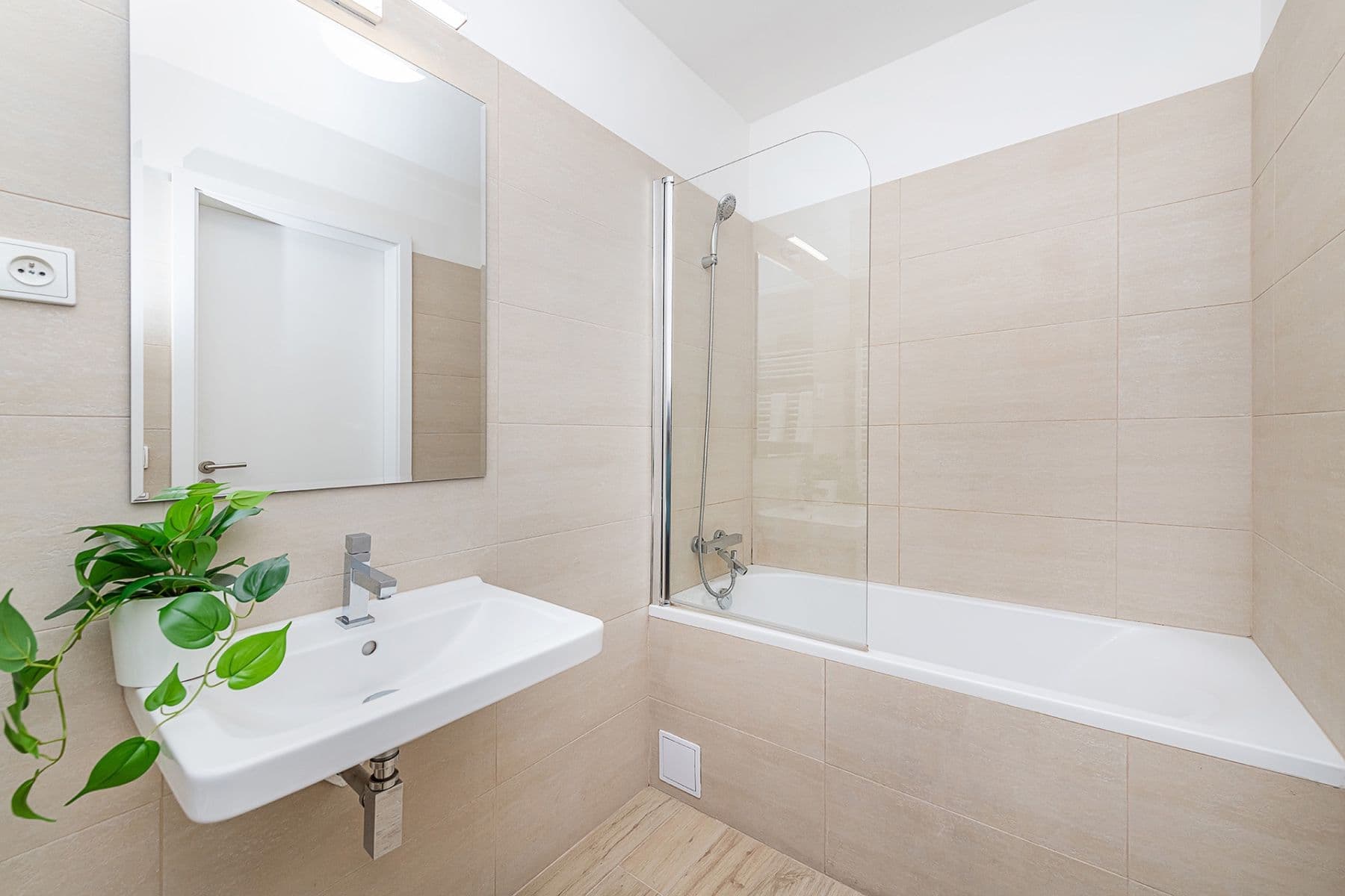 Predaj bytu 3-izbový 117 m², Chodská, Praha, Praha Predaj bytu 3-izbový 117 m², Chodská, Praha, Praha