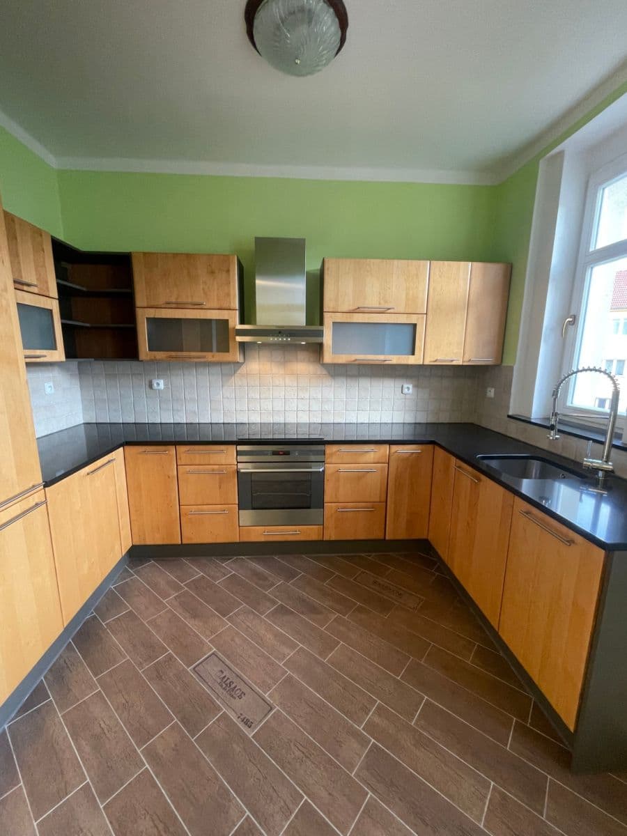 Prenájom bytu 2-izbový 72 m², J. V. Sládka, Teplice, Ústecký kraj Prenájom bytu 2-izbový 72 m², J. V. Sládka, Teplice, Ústecký kraj