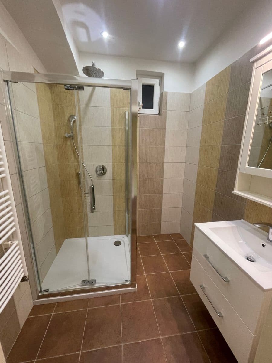 Prenájom bytu 2-izbový 72 m², J. V. Sládka, Teplice, Ústecký kraj Prenájom bytu 2-izbový 72 m², J. V. Sládka, Teplice, Ústecký kraj