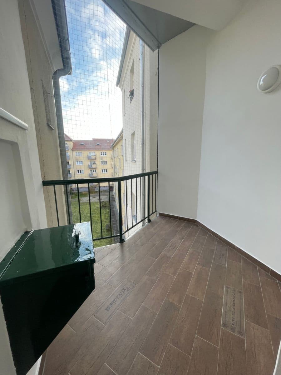 Prenájom bytu 2-izbový 72 m², J. V. Sládka, Teplice, Ústecký kraj Prenájom bytu 2-izbový 72 m², J. V. Sládka, Teplice, Ústecký kraj