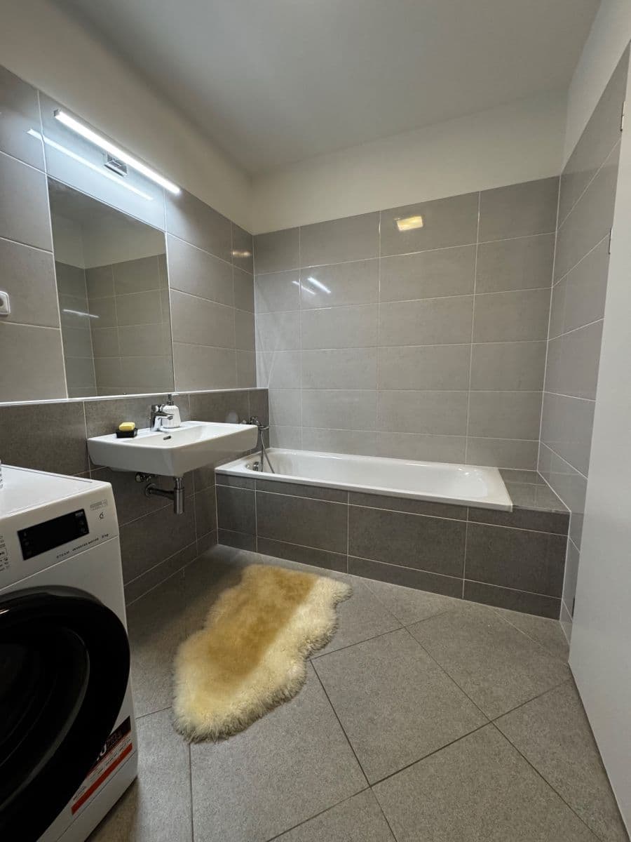 Prenájom bytu 1-izbový 46 m², Poděbradská, Praha, Praha Prenájom bytu 1-izbový 46 m², Poděbradská, Praha, Praha