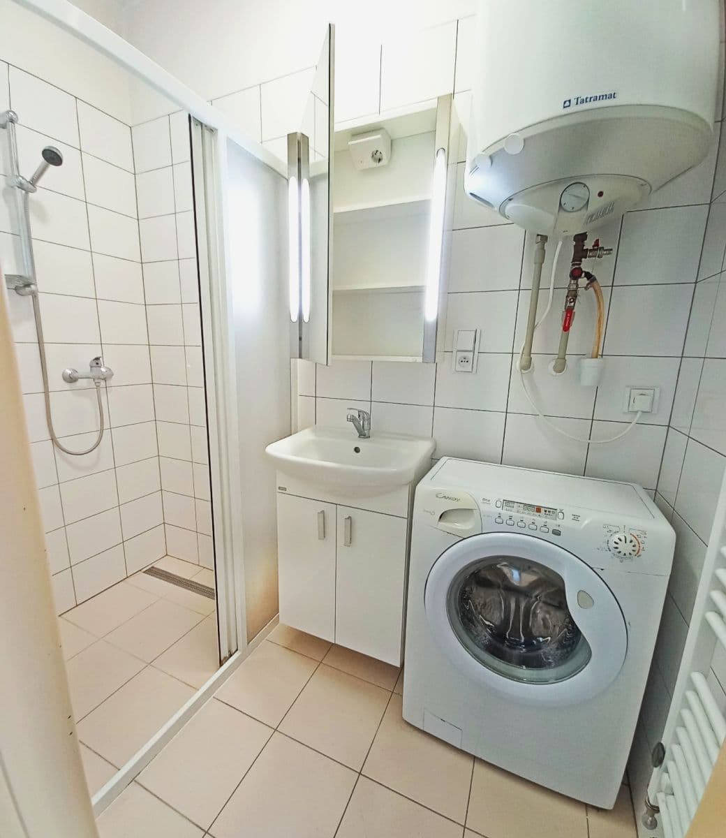 Prenájom bytu 3-izbový 97 m², Koutníkova, Hradec Králové, Královéhradecký kraj Prenájom bytu 3-izbový 97 m², Koutníkova, Hradec Králové, Královéhradecký kraj