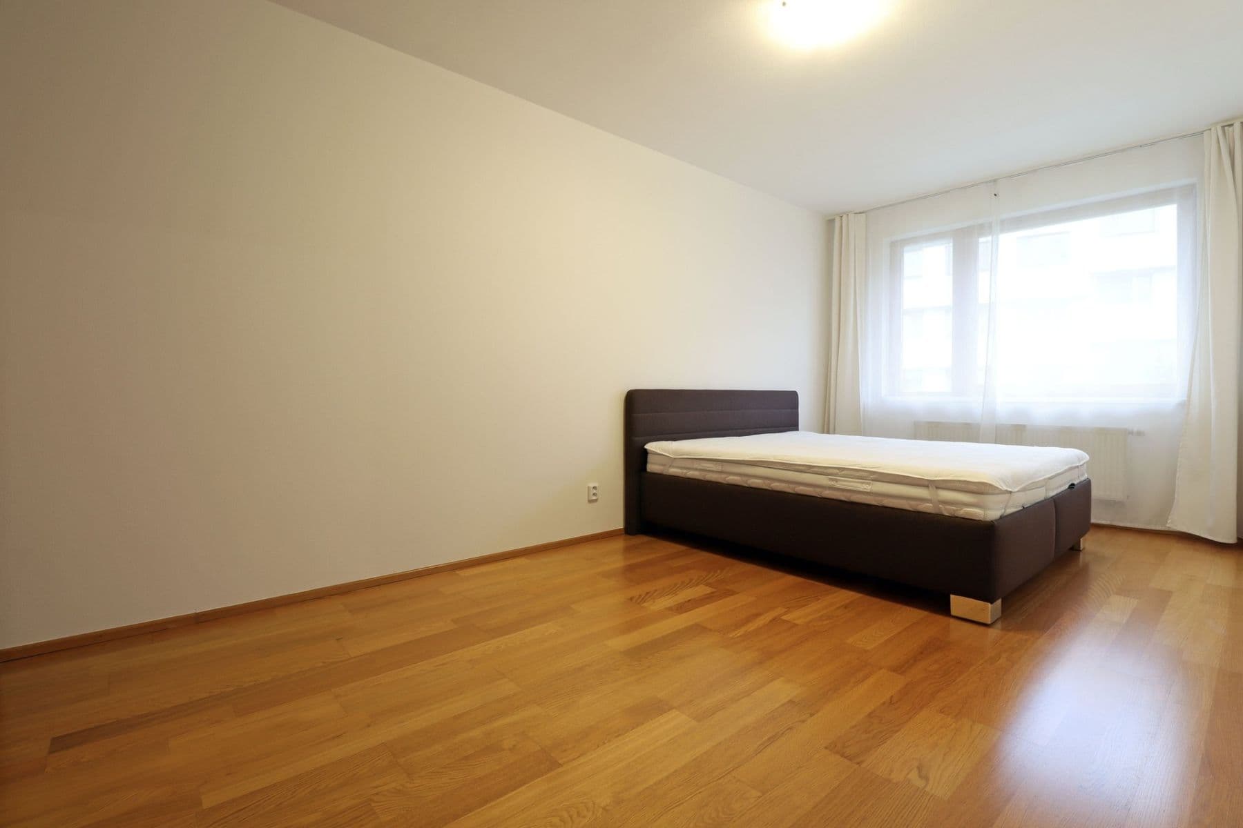 Prenájom bytu 4-izbový 92 m², Dismanova, Praha, Praha Prenájom bytu 4-izbový 92 m², Dismanova, Praha, Praha