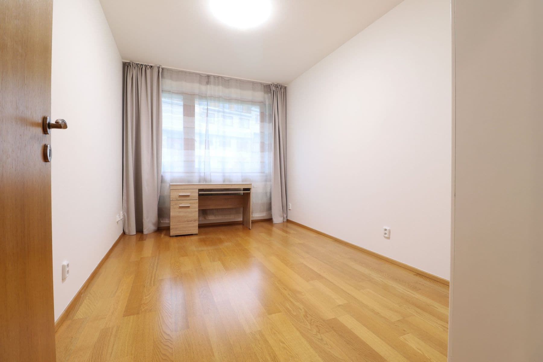 Prenájom bytu 4-izbový 92 m², Dismanova, Praha, Praha Prenájom bytu 4-izbový 92 m², Dismanova, Praha, Praha