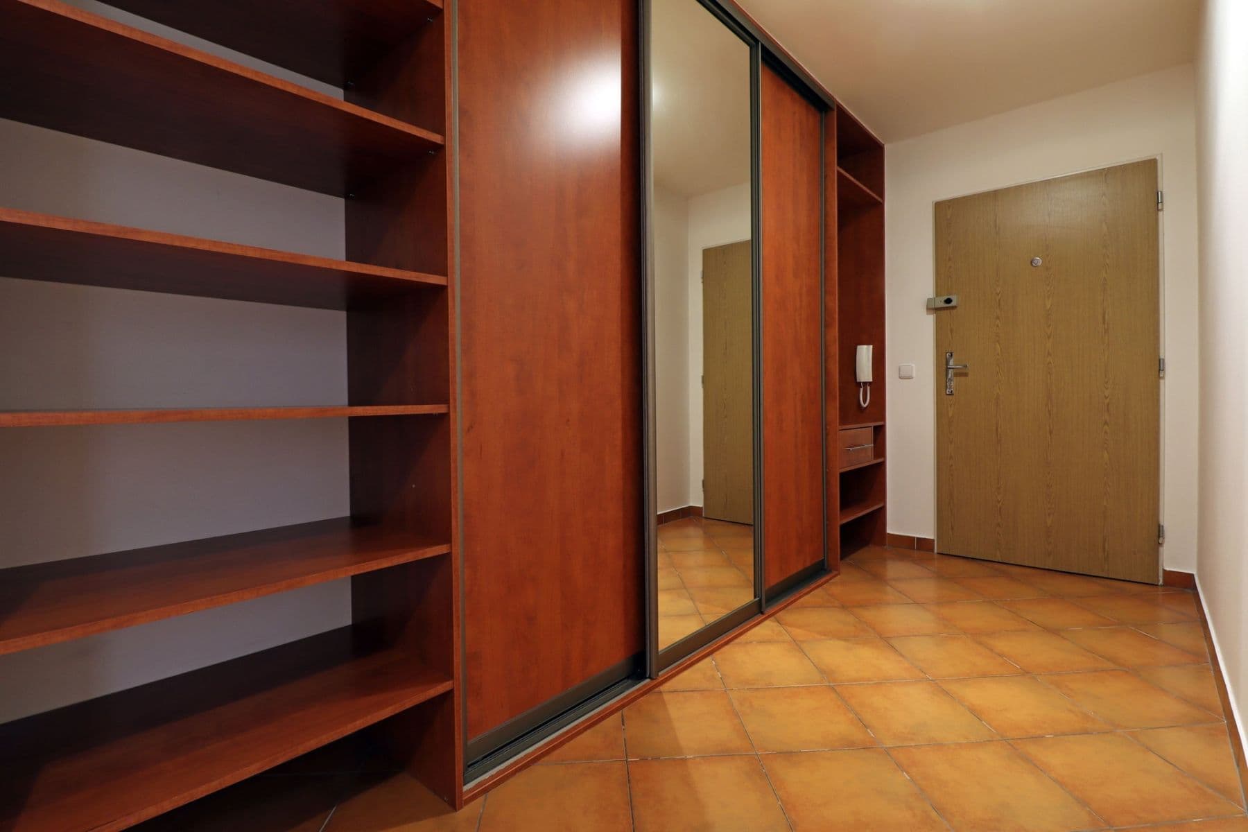 Prenájom bytu 4-izbový 92 m², Dismanova, Praha, Praha Prenájom bytu 4-izbový 92 m², Dismanova, Praha, Praha