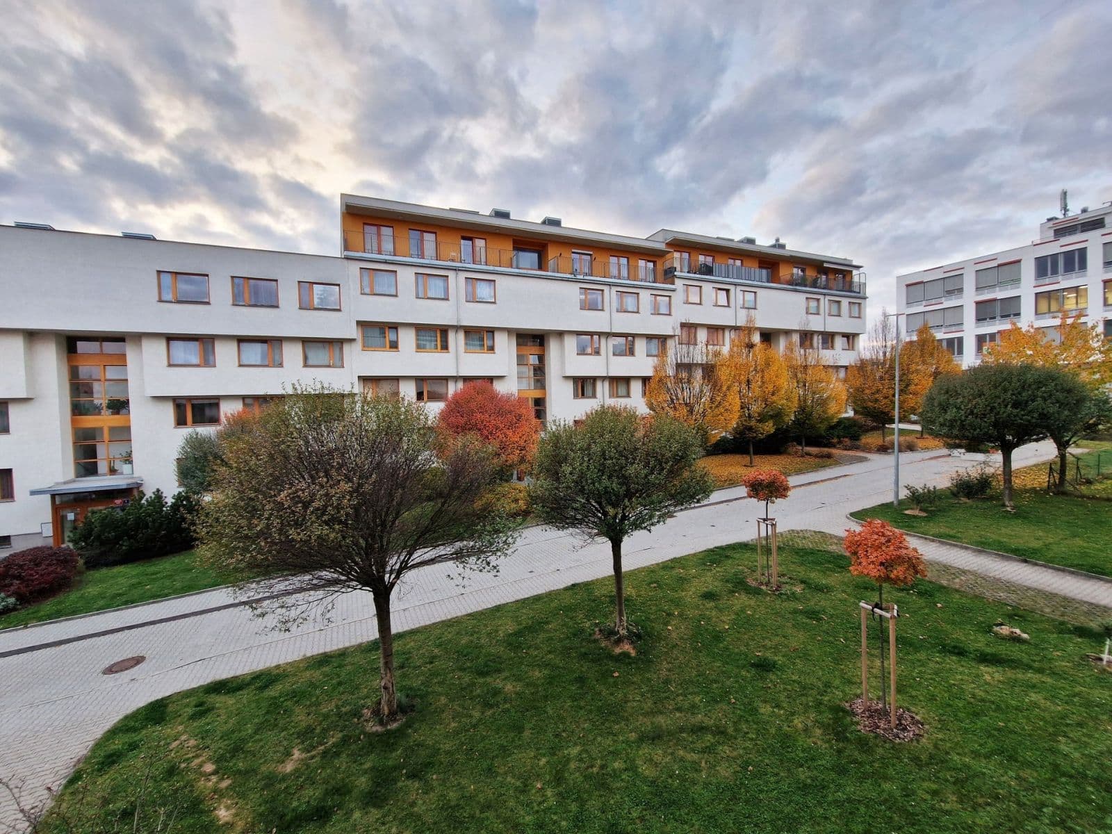 Prenájom bytu 4-izbový 92 m², Dismanova, Praha, Praha Prenájom bytu 4-izbový 92 m², Dismanova, Praha, Praha