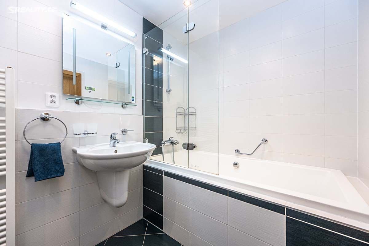 Prenájom bytu 2-izbový 67 m², Švejcarovo náměstí, Praha, Praha Prenájom bytu 2-izbový 67 m², Švejcarovo náměstí, Praha, Praha