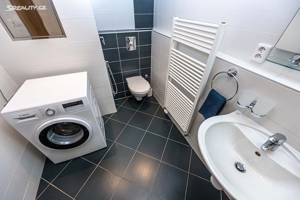 Prenájom bytu 2-izbový 67 m², Švejcarovo náměstí, Praha, Praha Prenájom bytu 2-izbový 67 m², Švejcarovo náměstí, Praha, Praha