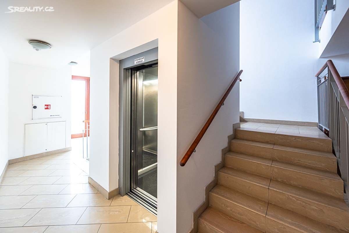 Prenájom bytu 2-izbový 67 m², Švejcarovo náměstí, Praha, Praha Prenájom bytu 2-izbový 67 m², Švejcarovo náměstí, Praha, Praha