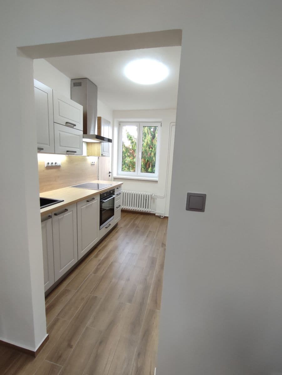 Prenájom bytu 3-izbový 78 m², Karlov, Velké Meziříčí, Kraj Vysočina Prenájom bytu 3-izbový 78 m², Karlov, Velké Meziříčí, Kraj Vysočina