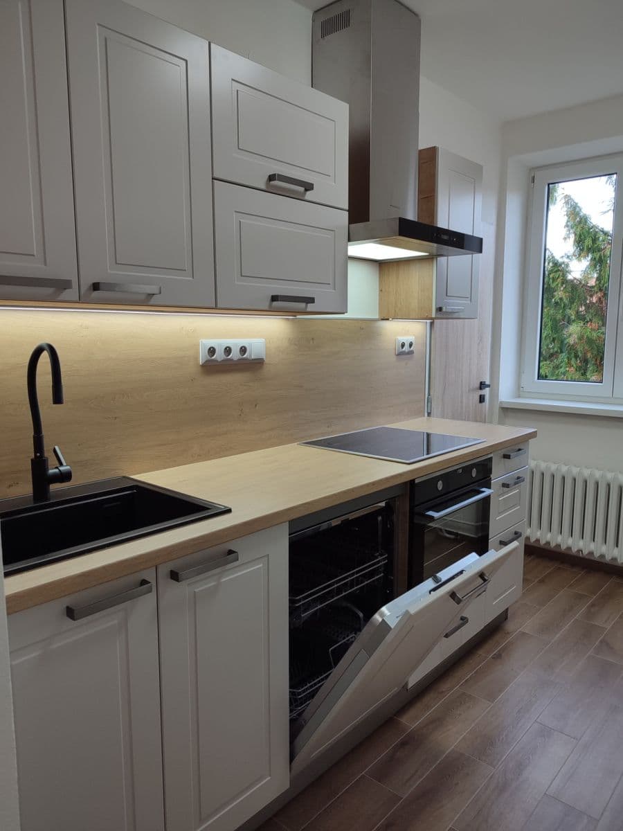 Prenájom bytu 3-izbový 78 m², Karlov, Velké Meziříčí, Kraj Vysočina Prenájom bytu 3-izbový 78 m², Karlov, Velké Meziříčí, Kraj Vysočina