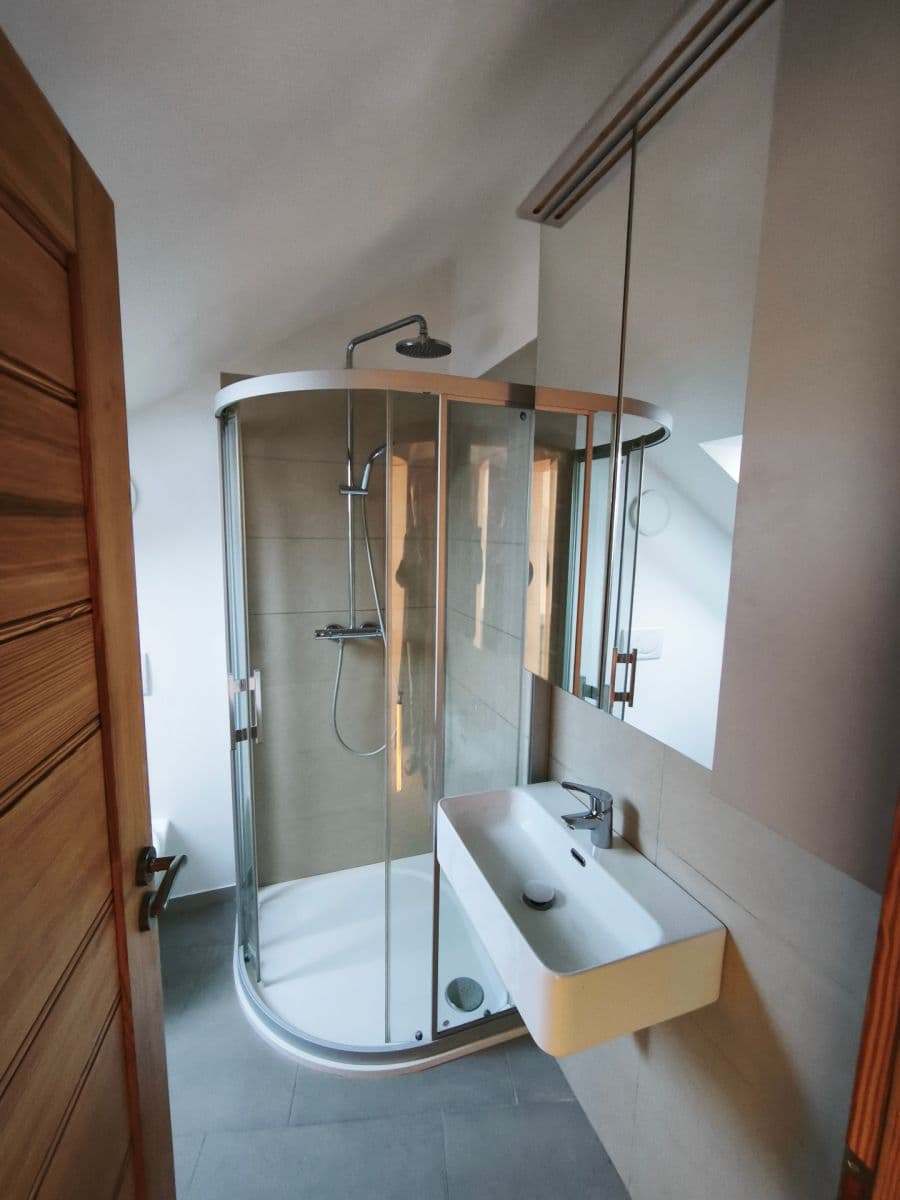 Prenájom bytu 3-izbový 64 m², Sobínská, Praha, Praha Prenájom bytu 3-izbový 64 m², Sobínská, Praha, Praha