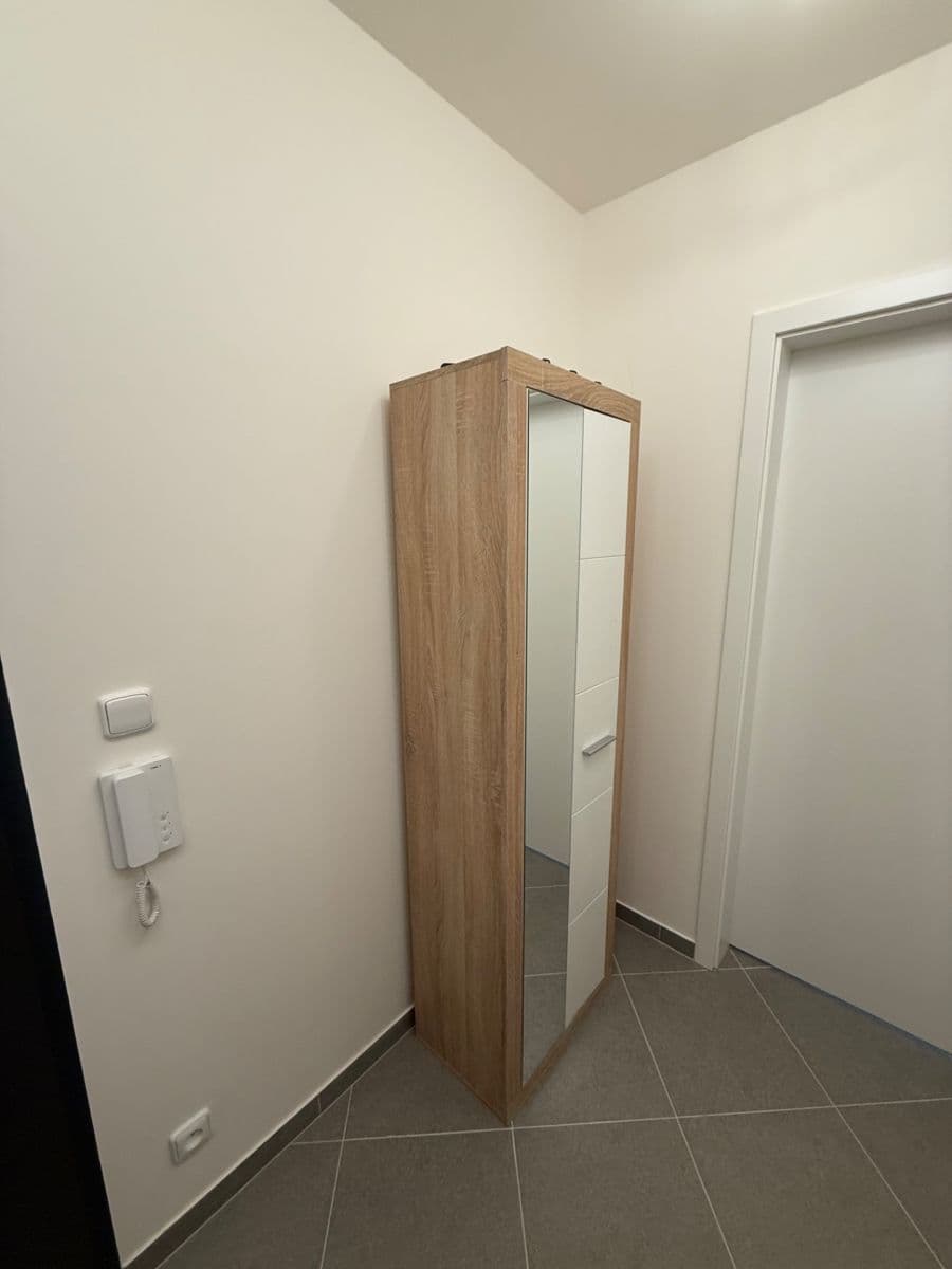 Prenájom bytu 1-izbový 34 m², Čakovická, Praha, Praha Prenájom bytu 1-izbový 34 m², Čakovická, Praha, Praha