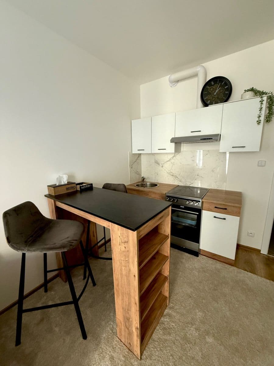 Prenájom bytu 1-izbový 34 m², Čakovická, Praha, Praha Prenájom bytu 1-izbový 34 m², Čakovická, Praha, Praha