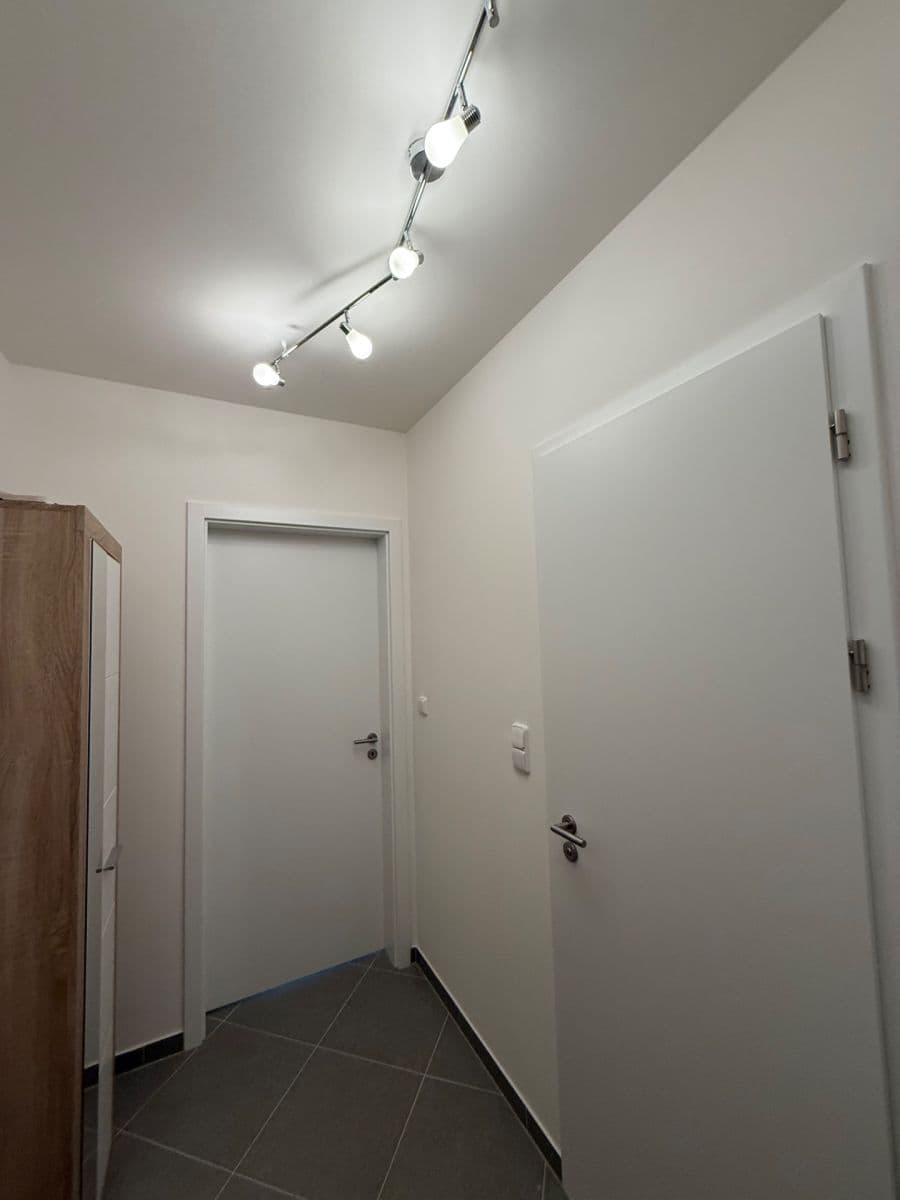 Prenájom bytu 1-izbový 34 m², Čakovická, Praha, Praha Prenájom bytu 1-izbový 34 m², Čakovická, Praha, Praha