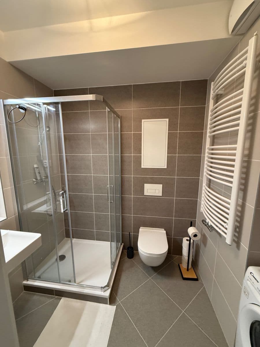 Prenájom bytu 1-izbový 34 m², Čakovická, Praha, Praha Prenájom bytu 1-izbový 34 m², Čakovická, Praha, Praha