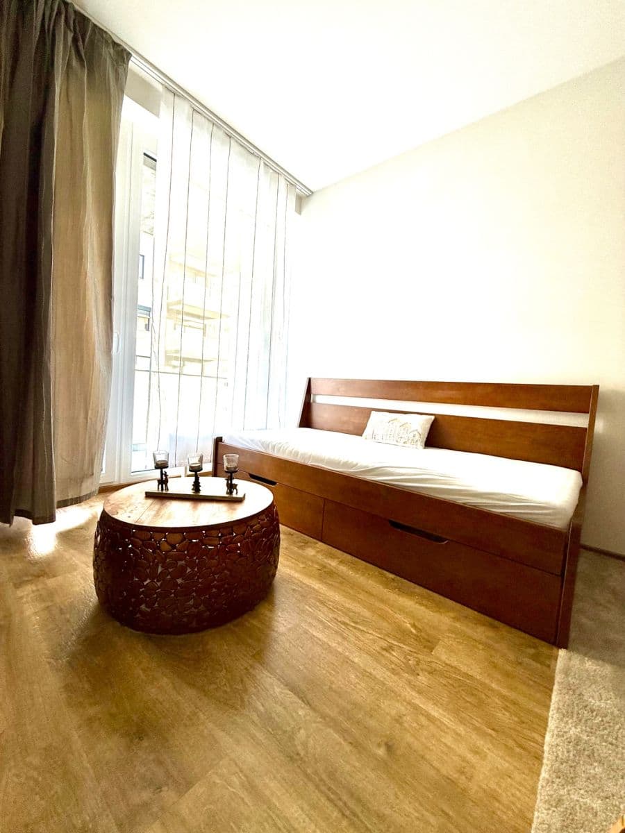 Prenájom bytu 1-izbový 34 m², Čakovická, Praha, Praha Prenájom bytu 1-izbový 34 m², Čakovická, Praha, Praha