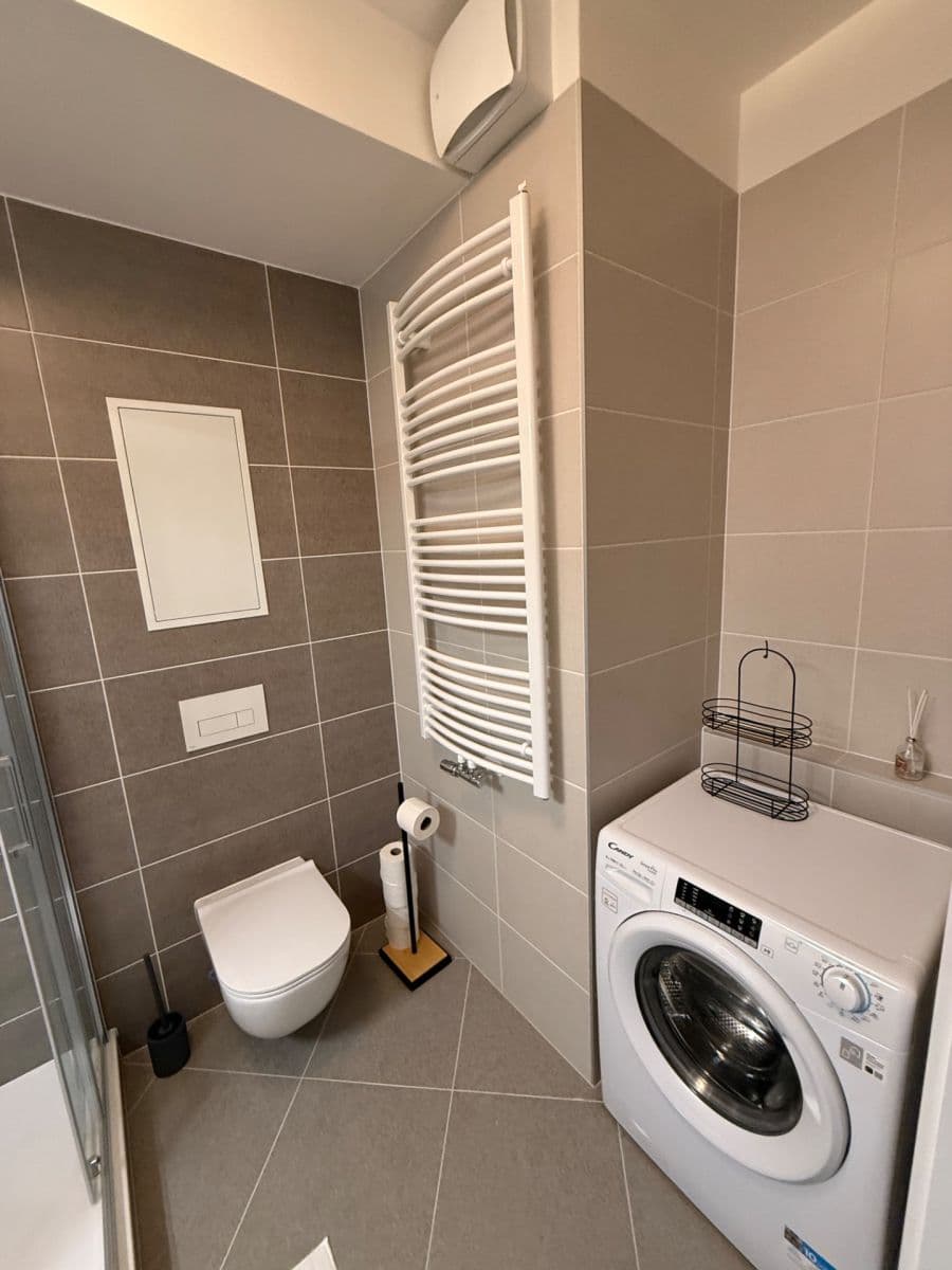 Prenájom bytu 1-izbový 34 m², Čakovická, Praha, Praha Prenájom bytu 1-izbový 34 m², Čakovická, Praha, Praha