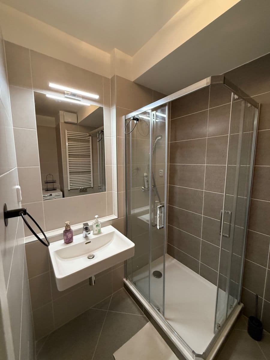 Prenájom bytu 1-izbový 34 m², Čakovická, Praha, Praha Prenájom bytu 1-izbový 34 m², Čakovická, Praha, Praha