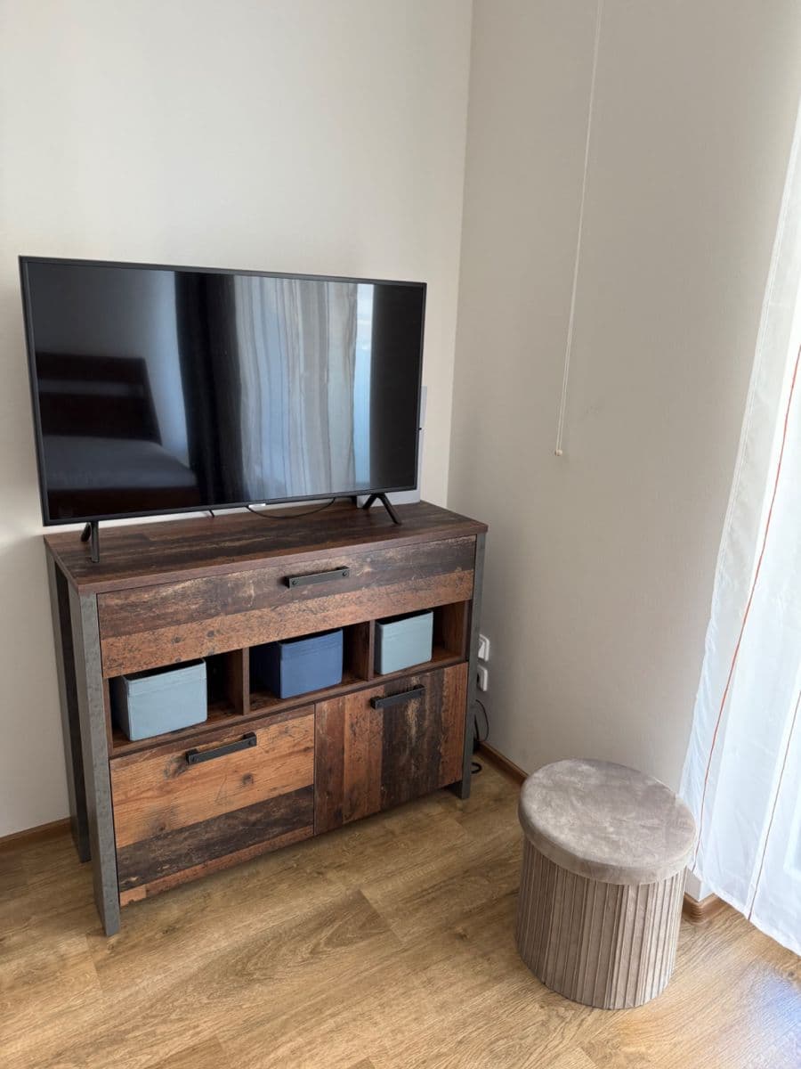 Prenájom bytu 1-izbový 34 m², Čakovická, Praha, Praha Prenájom bytu 1-izbový 34 m², Čakovická, Praha, Praha