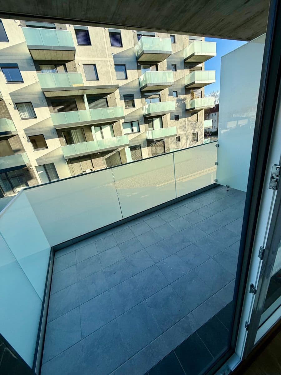 Prenájom bytu 1-izbový 34 m², Čakovická, Praha, Praha Prenájom bytu 1-izbový 34 m², Čakovická, Praha, Praha