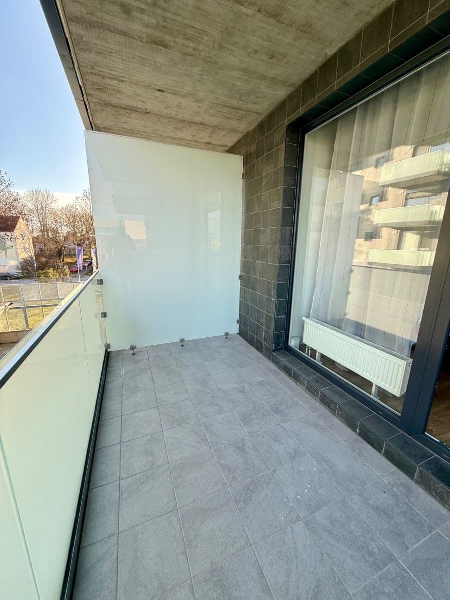 Prenájom bytu 1-izbový 34 m², Čakovická, Praha, Praha Prenájom bytu 1-izbový 34 m², Čakovická, Praha, Praha