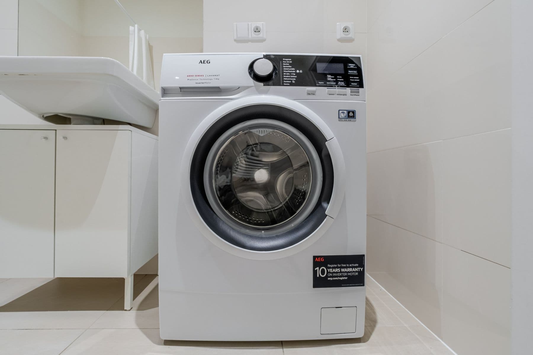 Prenájom bytu 37 m², Dvacátého Osmého Pluku, Praha, Praha Prenájom bytu 37 m², Dvacátého Osmého Pluku, Praha, Praha