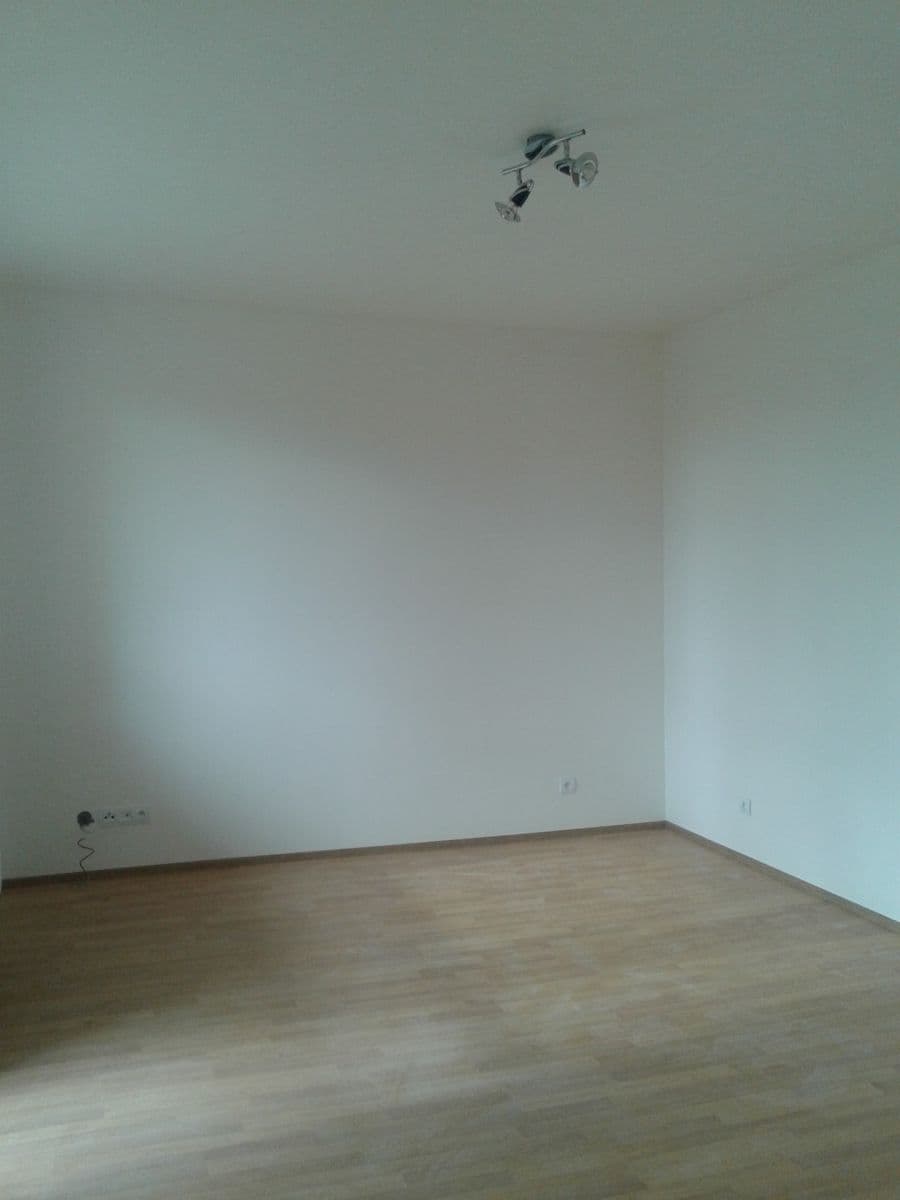 Prenájom bytu 1-izbový 38 m², Dukelských hrdinů, Rakovník, Středočeský kraj Prenájom bytu 1-izbový 38 m², Dukelských hrdinů, Rakovník, Středočeský kraj