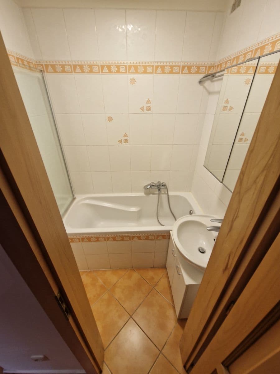 Prenájom bytu 4-izbový 90 m², Plojharova, Praha, Praha Prenájom bytu 4-izbový 90 m², Plojharova, Praha, Praha