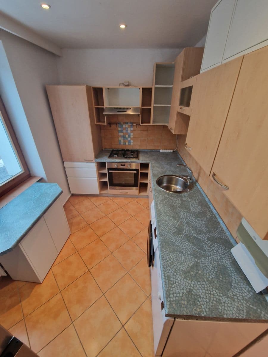 Prenájom bytu 4-izbový 90 m², Plojharova, Praha, Praha Prenájom bytu 4-izbový 90 m², Plojharova, Praha, Praha